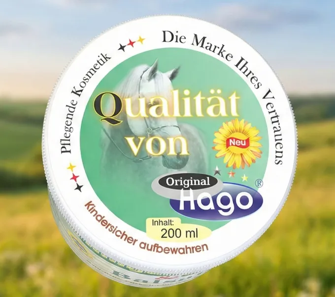 Draufsicht auf den Hago Ringelblumen-Balsam mit Stutenmilch. Gut erkennbares Deckeletikett mit Produktbezeichnung und Markenlogo.